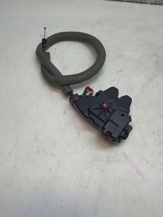 SERRURE COUVERCLES DE COFFRE COUVERCLES DE COFFRE MERCEDES W204 2047500185