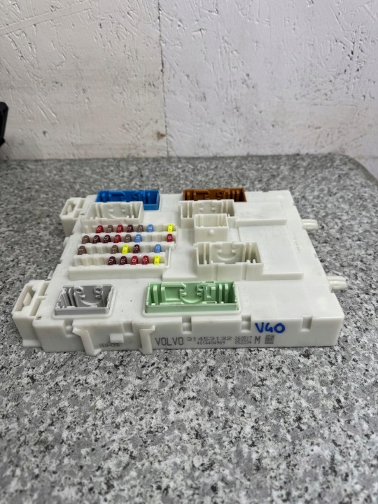 MODULE BOÎTES FUSIBLES FUSIBLE VOLVO V40 II 2012-2018 2.0 D4 31453132