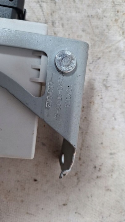 RELAIS ESSUIE-GLACES TOUTES TOYOTA COROLLA VERSO AR10 859400F010A