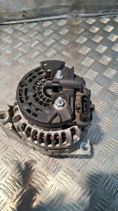 ALTERNATEUR 24V 110A
