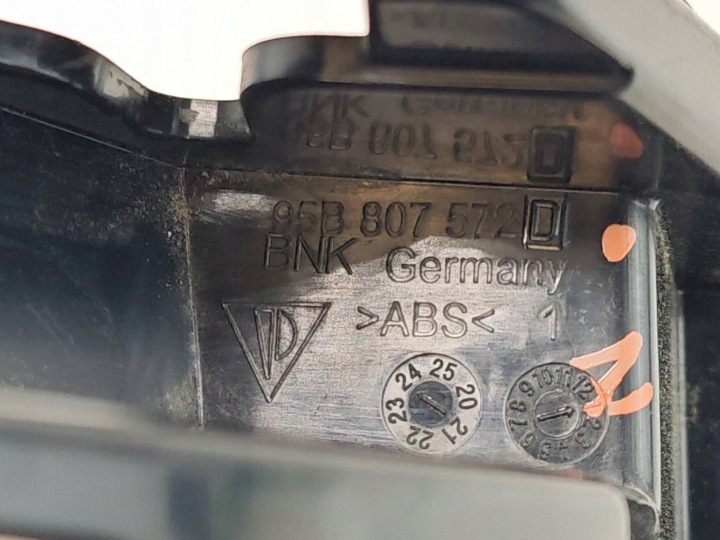PORSCHE MACAN 95B GLISSIÈRE PARE-CHOCS DROIT ARRIÈRE 95B807572D
