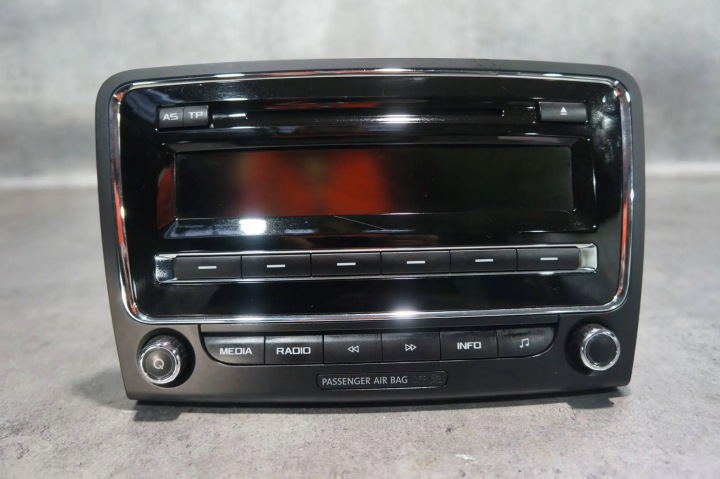 RADIO AUTORADIO SKODA SUPERB II 3T0035161K