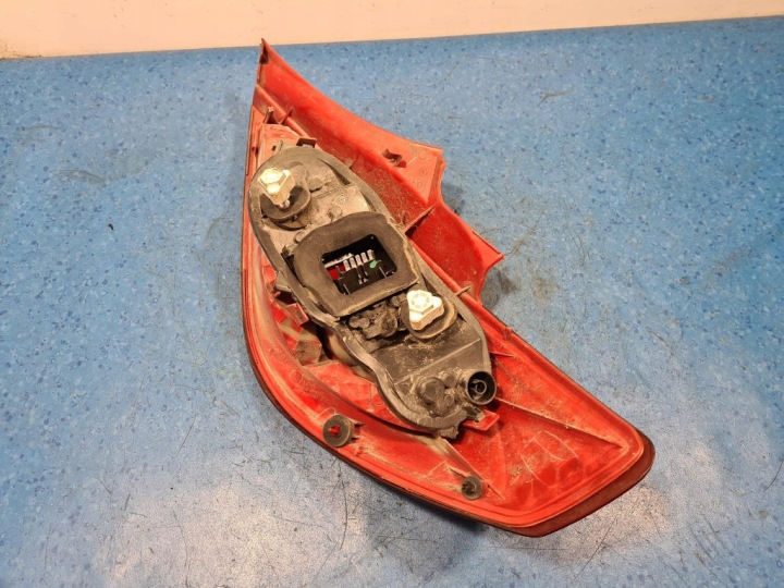 OPEL CORSA D 3D PHARE ARRIÈRE GAUCHE EXTÉRIEUR