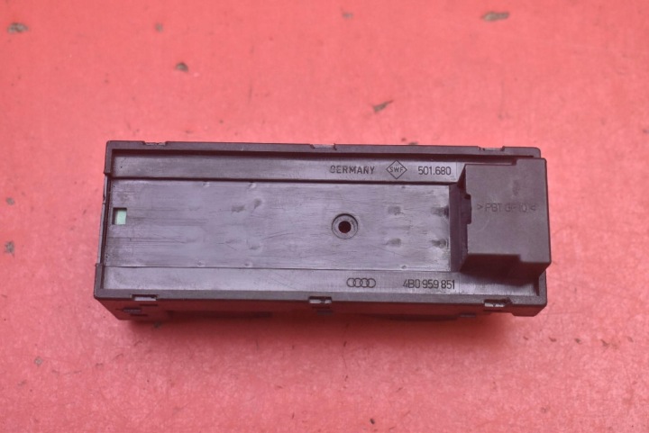 PANNEAU COMMANDE VITRE EUROPE 4B0959851 AUDI A3 8L 96-00