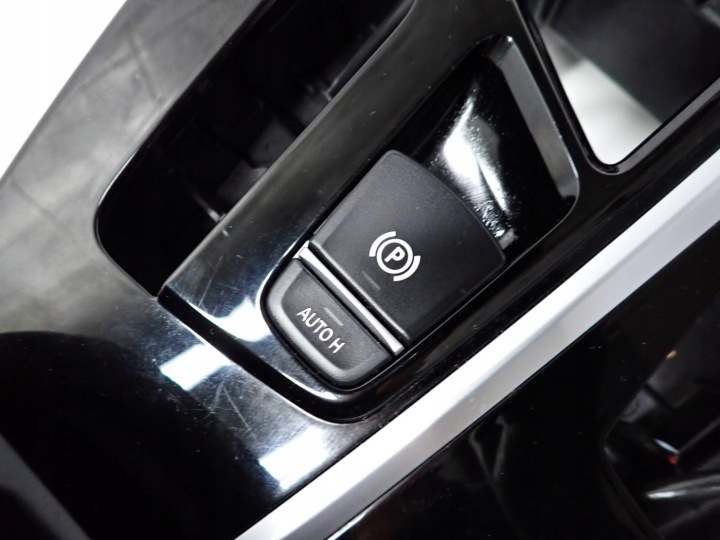 TUNNEL ACCOUDOIR PANNEAU CHÂSSIS MANUEL USB EUROPE 6818594 BMW X3 G01 21R