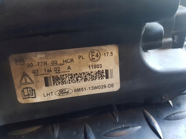 PHARE DROIT AVANT FORD FOCUS MK2 LIFT ANGLAIS