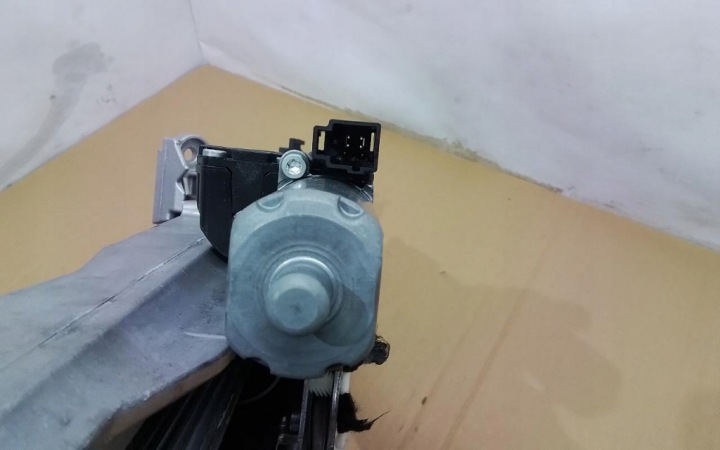 BMW 7 G11 G12 G30 COLONNE CAOUTCHOUC 6862001