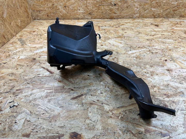 RÉSERVOIR LAVE-GLACES POMPE TESLA MODÈLE Y 1607948-00-B 2020-