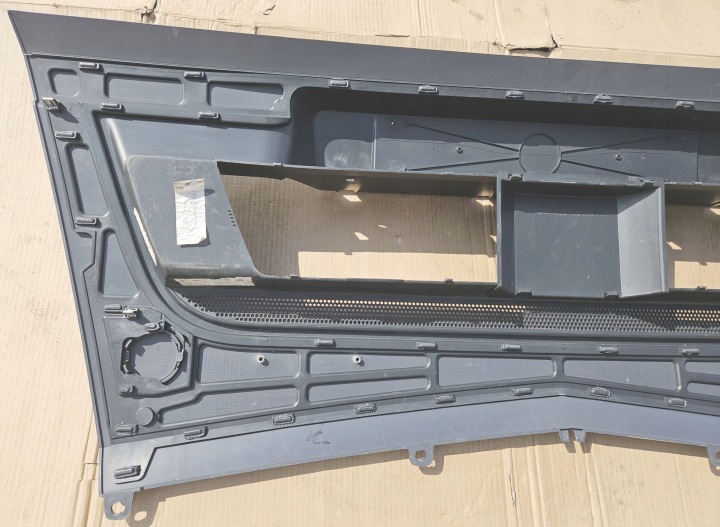 CAPOT GRILLE CALANDRE MERCEDES ACTROS MP4 A960 A9608852108 A 960 885 21 08