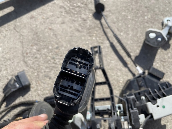 SERRURE POIGNÉE ÉLÉVATEUR VITRES PORTES DROIT AVANT 14-19R FORD TRANSIT MK8