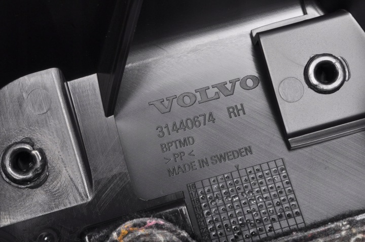 VOLVO XC60 II COLLECTEUR COUVERCLES DE COFFRE ARRIÈRE PLASTIQUE 31376484 32394001 DROIT