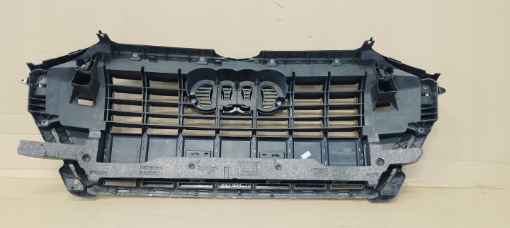 GRILLE CALANDRE AUDI Q3 83A 19-24ROK S-LINE 83A853651B 83A853651C TRÈS EN BON ÉTAT