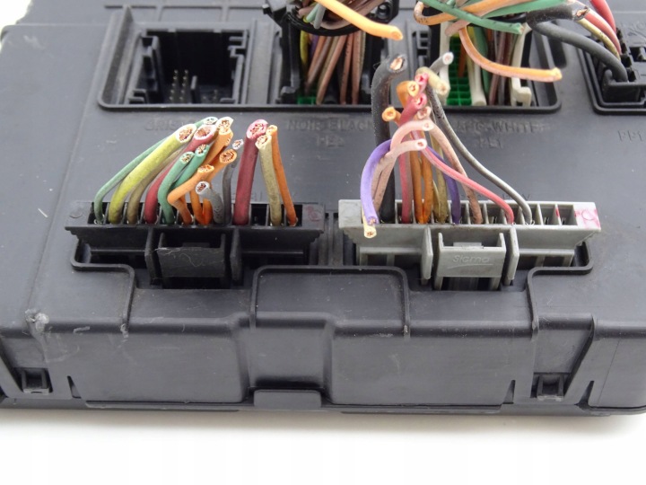 MODULE BOÎTE FUSIBLE RENAULT MEGANE II 1.5 DCI 8200525384 NR38