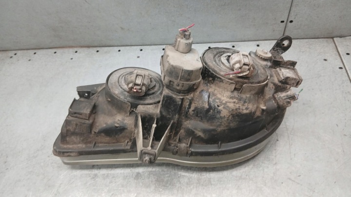 PROJECTEUR DROIT TOYOTA COROLLA E11 RESTYLAGE 1.4B 97-02R 12-459