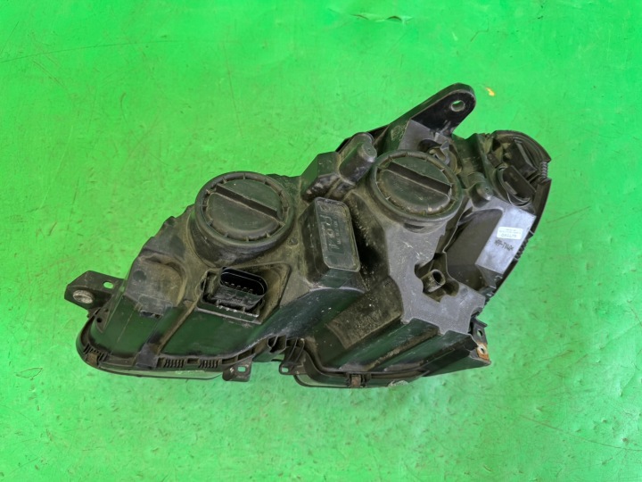 PHARE DROITE AVANT LENTILLE MERCEDES C CLASSE W204 S204 07-11 EUROPE ENDOMMAGÉ