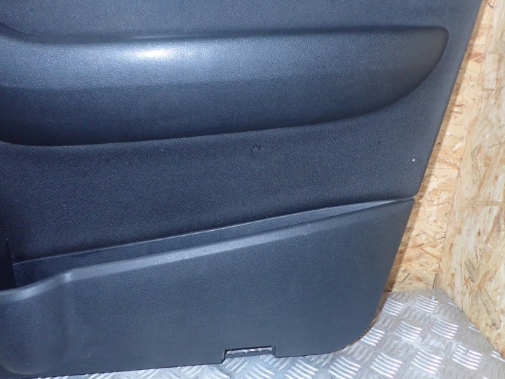 COLLECTEUR PORTES DROIT AVANT MERCEDES B 180 W245 2.0CDI 2007R 11770
