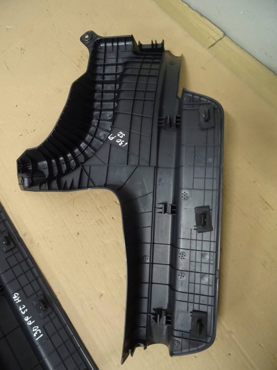 REVÊTEMENT MOULURE SEUIL DROITE HYUNDAI I30 5D HAYON NR222