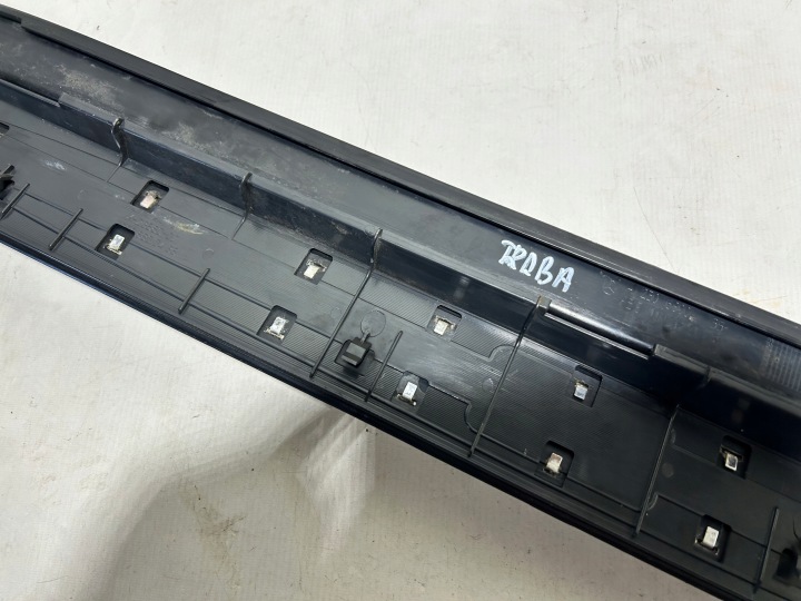 MOULURE SEUIL DÉCOR DROITE MERCEDES SL R230