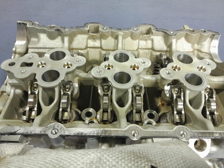 AUDI A8 D5 3.0 TFSI CZSE 340 KM CULASSE MOTEUR GAUCHE 06M103403AF