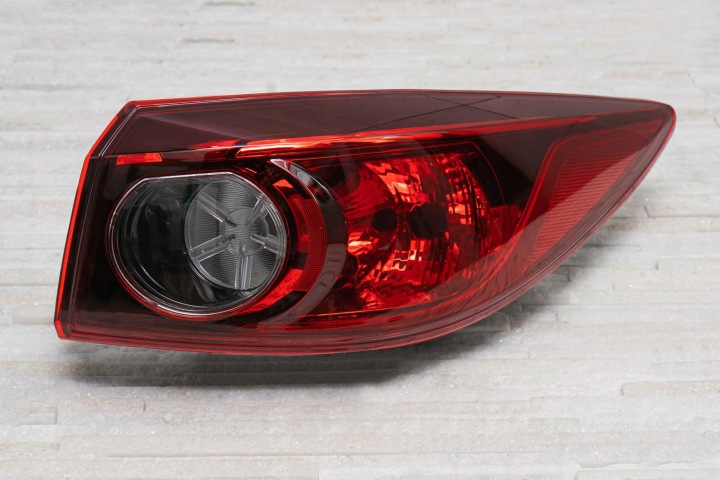 MAZDA 3 III BM 2014-16 BERLINE COMPACTE PHARE ARRIÈRE CARROSSERIE DROITE B45C51150C