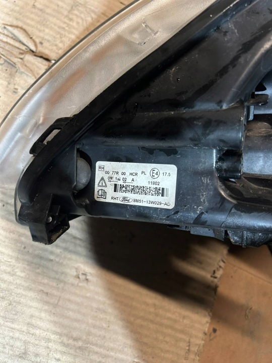 PROJECTEUR FORD FOCUS 0077R00