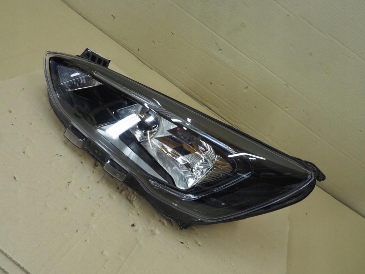 FORD FOCUS MK4 PHARE GAUCHE AVANT MX7B-13E015-CC EUROPE