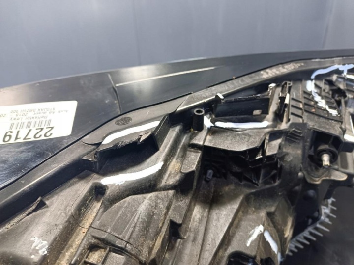 AUDI A6 C8 AVANT PROJECTEUR PHARE GAUCHE AVANT MATRIX