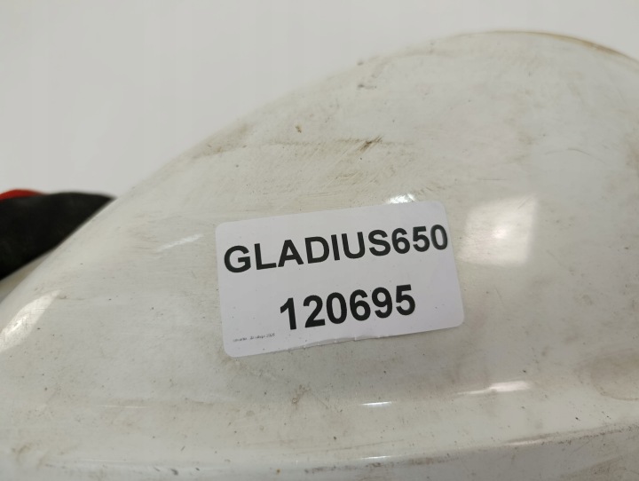 SUZUKI GLADIUS 650 CÔTÉ COLLECTEUR REMPLISSAGE PROTECTION RÉSERVOIR GAUCHE