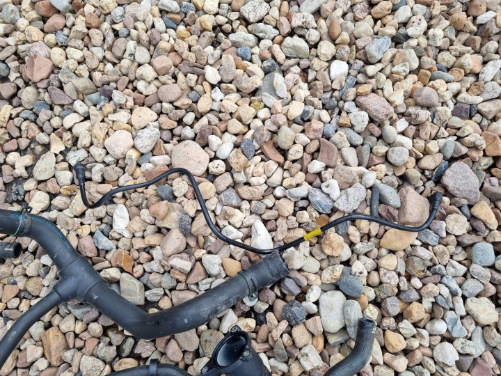 RENAULT SCENIC I RÉSERVOIR D'EXPANSION CONDUITES DE DÉRIVATION 7700839184 1.6 B 30 MILLE