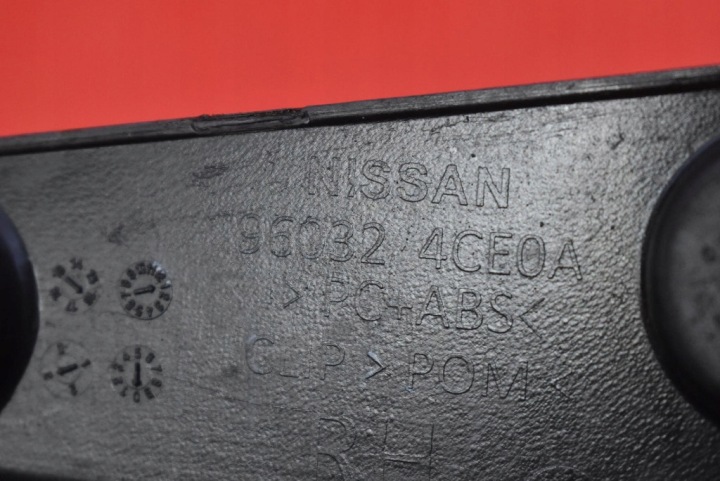 PROTECTION PHARES DROIT ARRIÈRE 960324CE0A NISSAN X-TRAIL 3 III T32 13-20