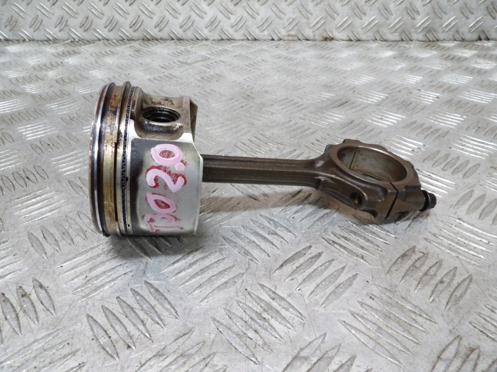 NISSAN X-TRAIL T30 2.0 16V QR20 PISTON BIELLE
