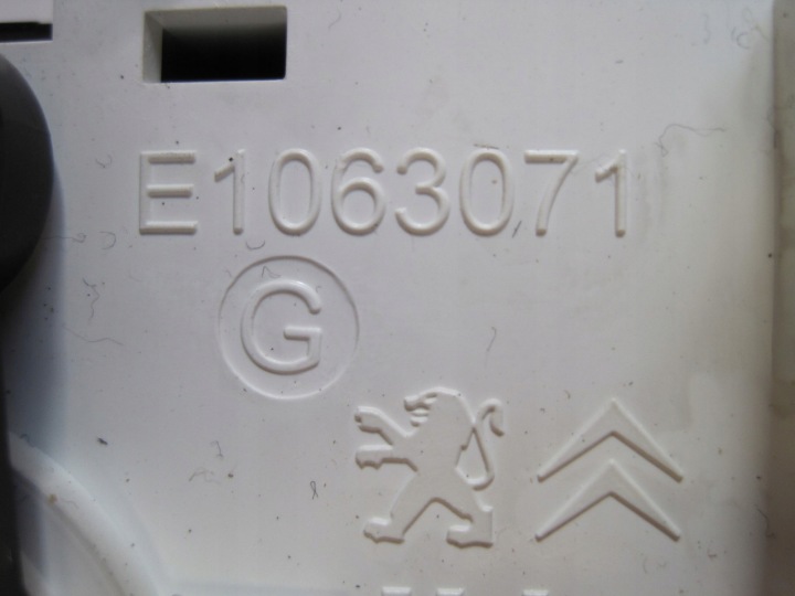 PANNEAU CLIMATISATION PEUGEOT 208 CITROEN C3 E1063071