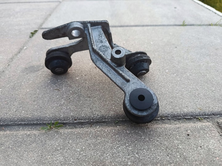 POIGNÉE FIXATION POMPES ABS MERCEDES-BENZ A W169 LIFT