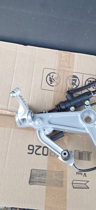 APRILIA TUONO 660 FACTORY RS 2023 SET PODNOZEK DROIT