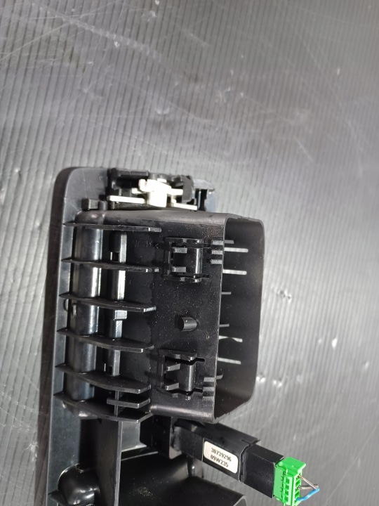 VOLVO V50 GRILLE CONDUIT D'AIR TABLEAU DE BORD CONSOLES CENTRALE 30739296