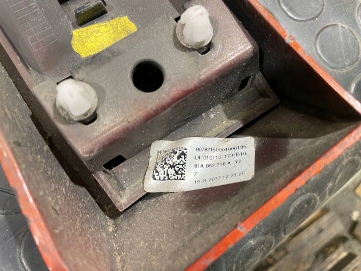 AUDI Q2 81A 16-26 MOULURE REVÊTEMENT SUR AILE DROIT AVANT AVANT