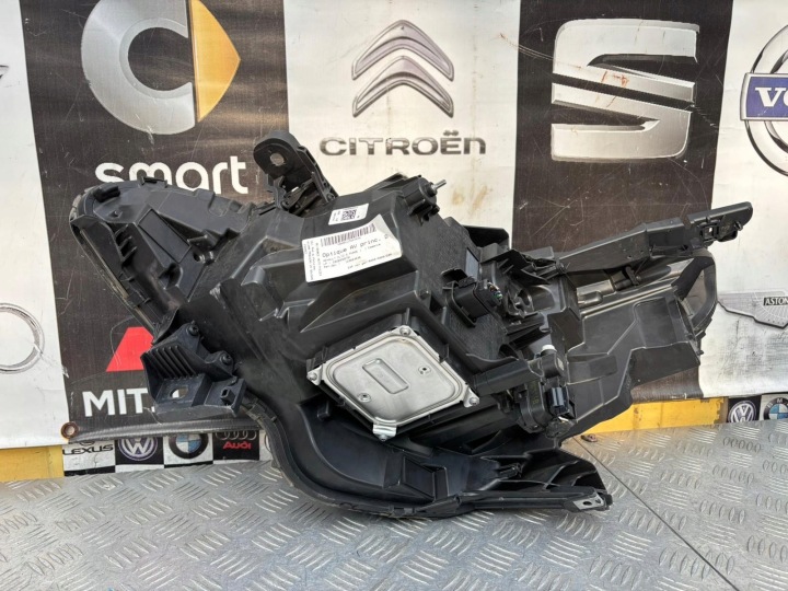RENAULT CLIO V PHARE DROITE AVANT LED 260100902R