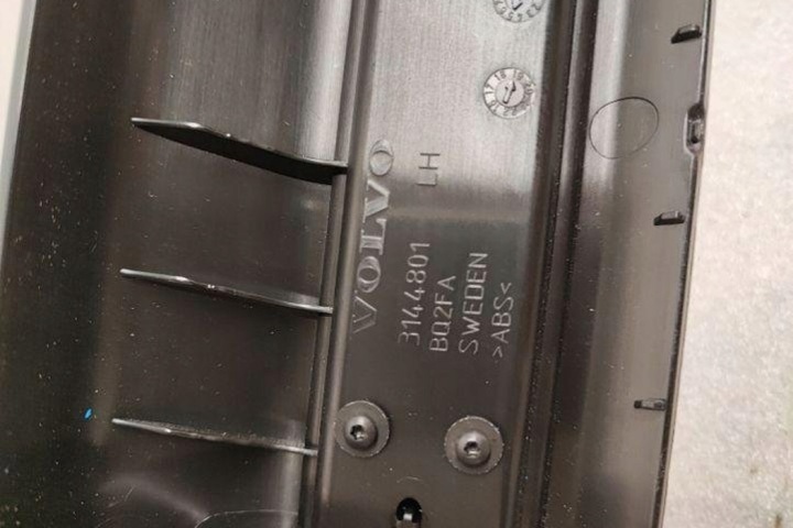 AVANT GAUCHE MOULURE DÉCORATIVE SEUIL VOLVO XC60 II (246) 3144801 2.0L DIESEL