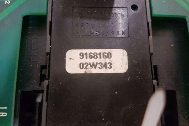 ÉCLAIRAGE INTERNE VOLVO XC90 I 5043341 2.4L DIESEL 120KW 2005