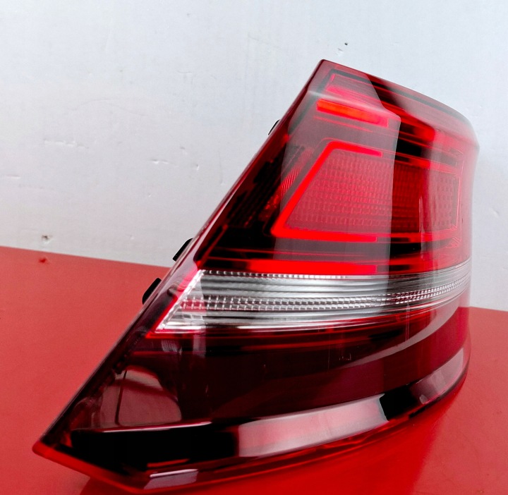 PHARE DROIT ARRIÈRE AUDI A3 8V 8V4945070