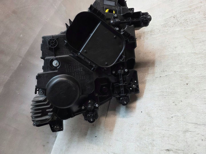 A9618200859 PROJECTEUR GAUCHE AVANT MERCEDES ACTROS GENUINE