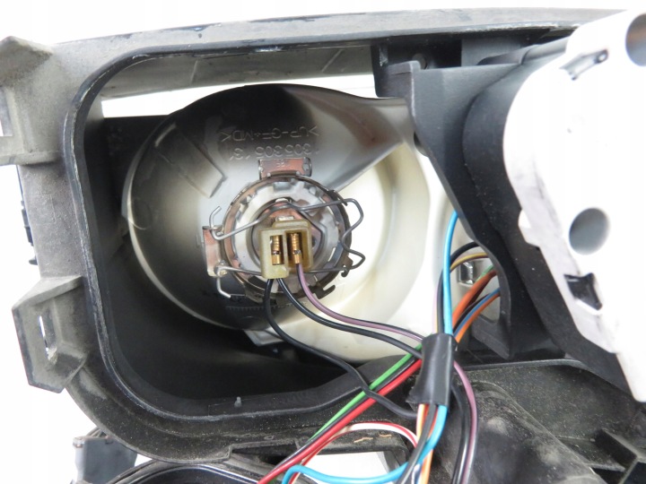 PHARE GAUCHE AVANT FORD MONDEO III 1S7113006CM