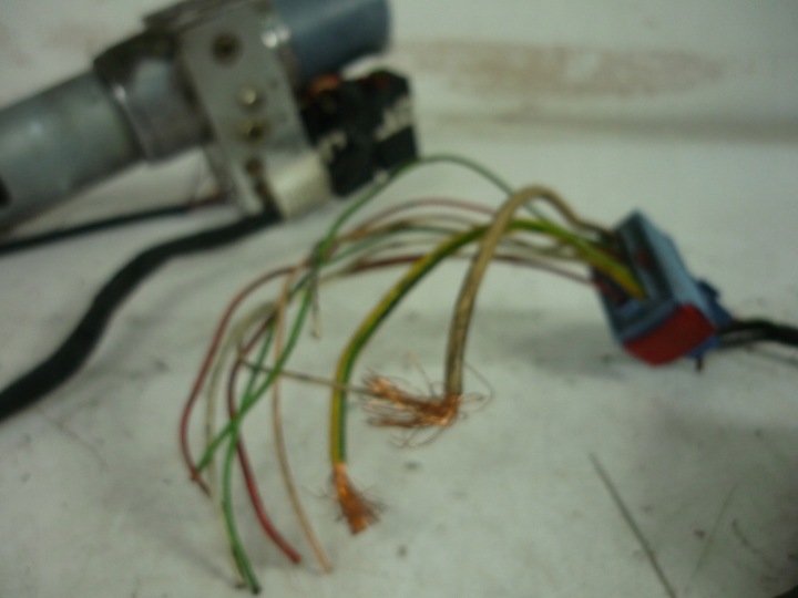 POMPE CONTRÔLEUR TOITS SERVOMOTEUR TOITS PEUGEOT 307 CC 10562130106