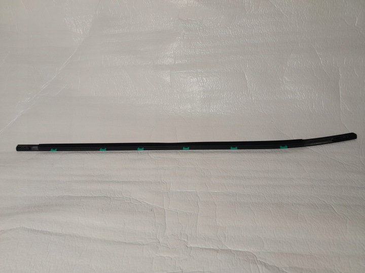 HYUNDAI I30 MOULURE RACLOIR GAUCHE AVANT 82210 A5010
