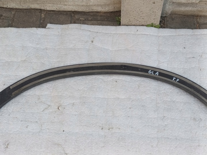 MOULURE AVANT DROITE MERCEDES GLA AVANT DROIT A156