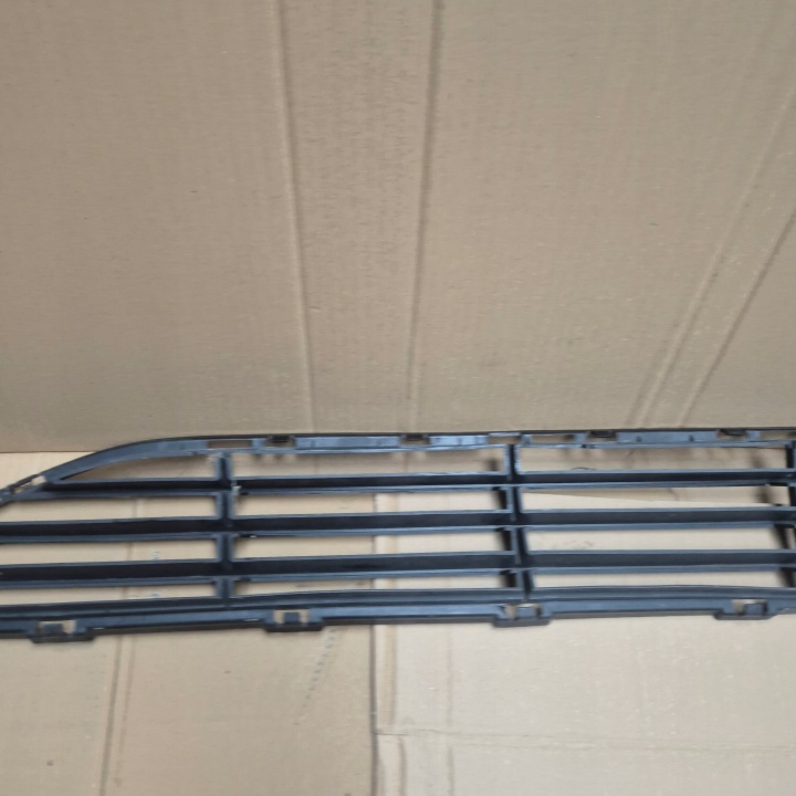 VOLVO V40 GRILLE PARE-CHOCS 31353311
