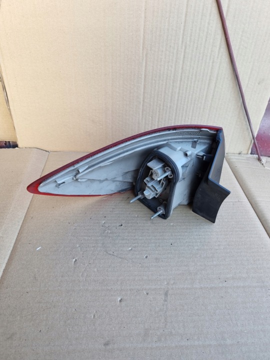 FORD MONDEO MK4 UNIVERSEL 07- PHARE DROITE ARRIÈRE 7S71-13404-B