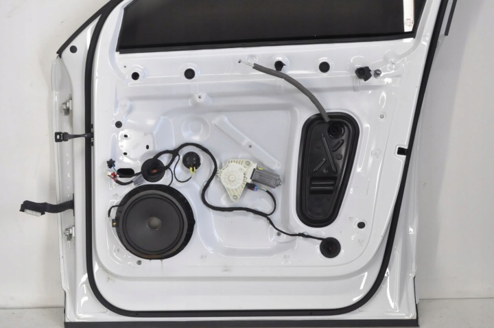 AUDI Q5 II 80A PORTES DROIT AVANT LY9C 110UM