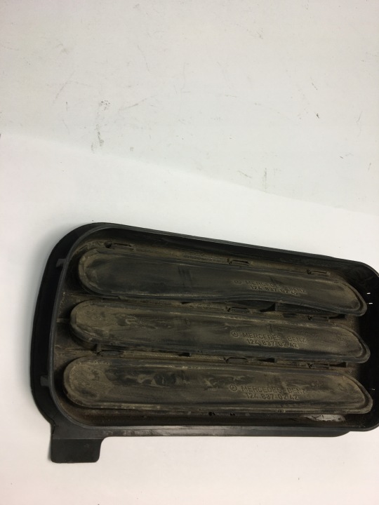 GRILLE VENTILATION COUVERCLES DE COFFRE ADMISSION MERCEDES W124 1248370230 1248370242