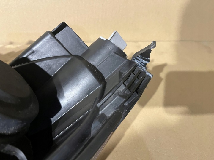 FORD TRANSIT COURIER PHARE DROIT AVANT ET76-13W029 AK
